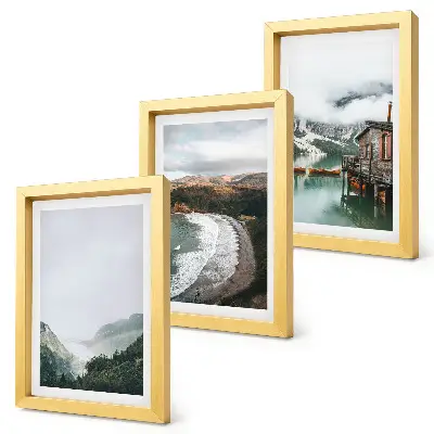 Set van ingelijste schilderijen met uitzicht op bergen, strand, wolken en water