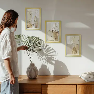 Set ingelijste schilderijen met abstracte patronen in beige en witte tinten