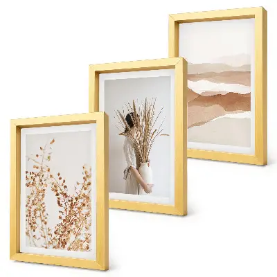 Gallery wall met abstracte plantmotieven in rustieke boho-stijl