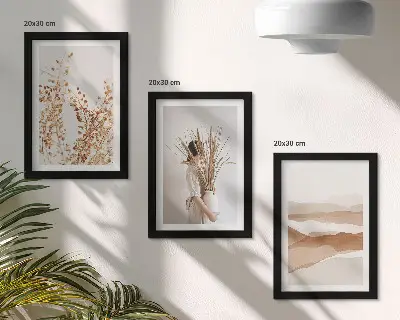 Gallery wall met abstracte plantmotieven in rustieke boho-stijl