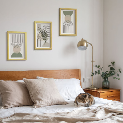 Set van ingelijste schilderijen Abstracte vormen in tinten groen en beige.