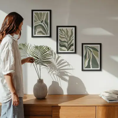 Set van ingelijste schilderijen met geschilderde bladillustraties in groene tinten