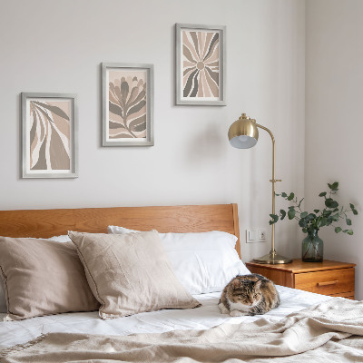 Set van ingelijste schilderijen Abstracte plantmotieven in beige en bruine tinten.