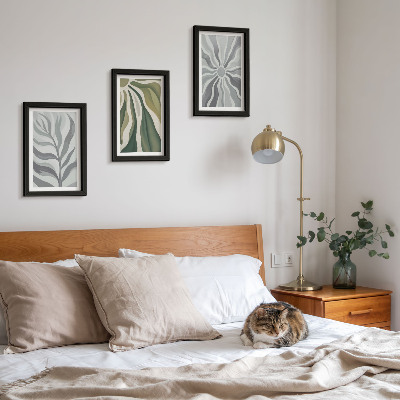 Gallery wall Plantenpatronen in groene en grijze tinten.