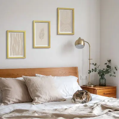Set van ingelijste schilderijen met plantmotieven in beigetinten