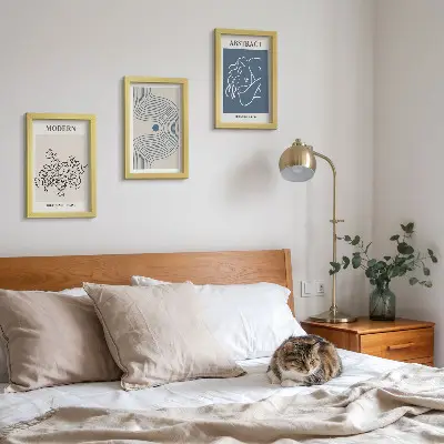Set van ingelijste schilderijen met bloemen, lijnen en abstracte vormen