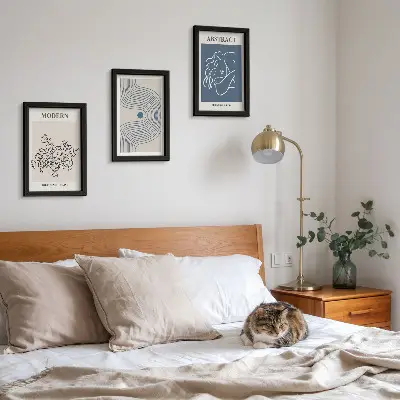 Set van ingelijste schilderijen met bloemen, lijnen en abstracte vormen