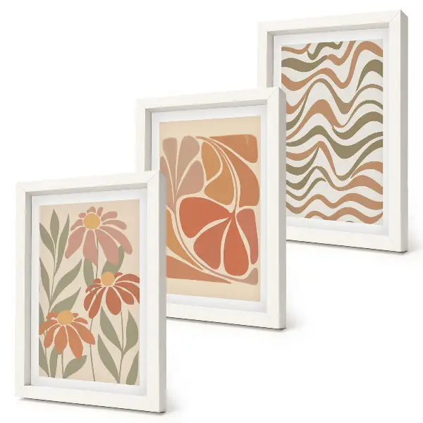 Set van ingelijste schilderijen met pastelkleurige bloemen en abstracte patronen