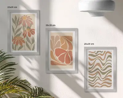 Set van ingelijste schilderijen met pastelkleurige bloemen en abstracte patronen