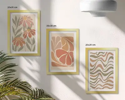 Set van ingelijste schilderijen met pastelkleurige bloemen en abstracte patronen
