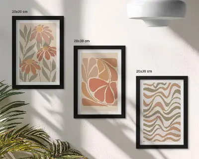 Set van ingelijste schilderijen met pastelkleurige bloemen en abstracte patronen
