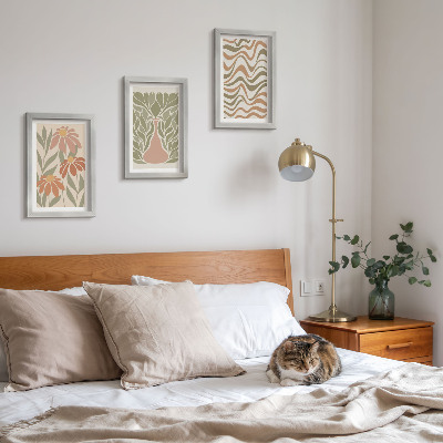 Gallery wall Pastelkleurige bloemenillustraties met golvende abstracte patronen