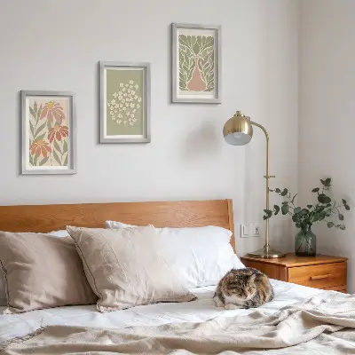 Set van ingelijste schilderijen met bloemmotieven in minimalistische boho-stijl