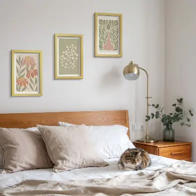 Set van ingelijste schilderijen met bloemmotieven in minimalistische boho-stijl