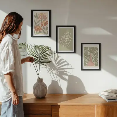 Set van ingelijste schilderijen met bloemmotieven in minimalistische boho-stijl