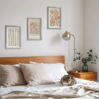 Set ingelijste schilderijen met botanische motieven in Parijse minimalistische stijl