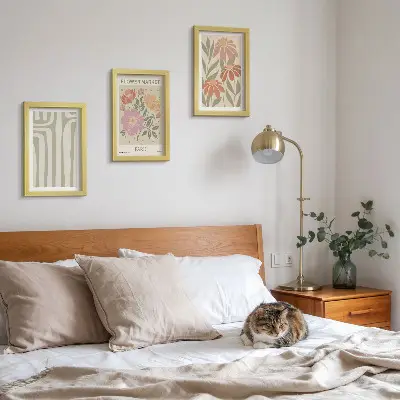Set ingelijste schilderijen met botanische motieven in Parijse minimalistische stijl