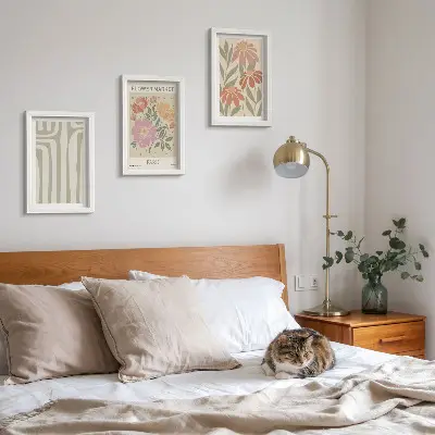 Set ingelijste schilderijen met botanische motieven in Parijse minimalistische stijl