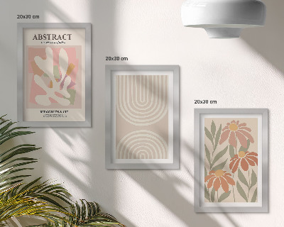 Gallery wall Abstracte vormen met plantmotieven in pastelkleuren.