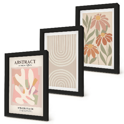 Gallery wall Abstracte vormen met plantmotieven in pastelkleuren.