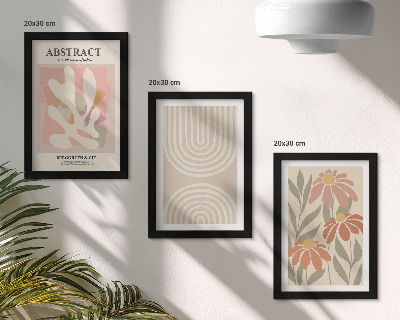 Gallery wall Abstracte vormen met plantmotieven in pastelkleuren.