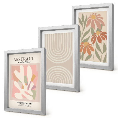 Gallery wall Abstracte vormen met plantmotieven in pastelkleuren.