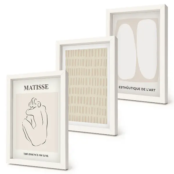 Gallery wall met lijnen en vormen in beige en witte tinten