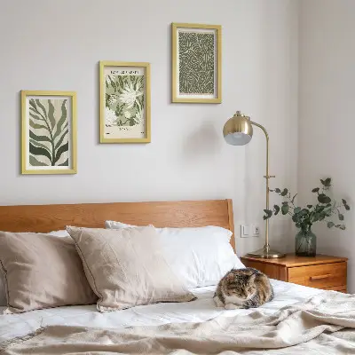 Gallery wall met botanische plantenpatronen in boho-stijl