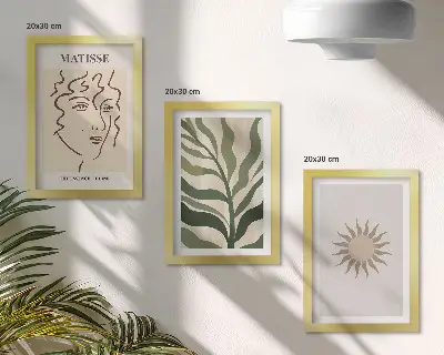 Set ingelijste schilderijen met abstracte plantpatronen en lijnen in gedempte kleuren