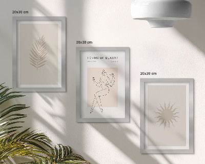 Gallery wall Een verzameling minimalistische vormen en natuurlijke figuren.