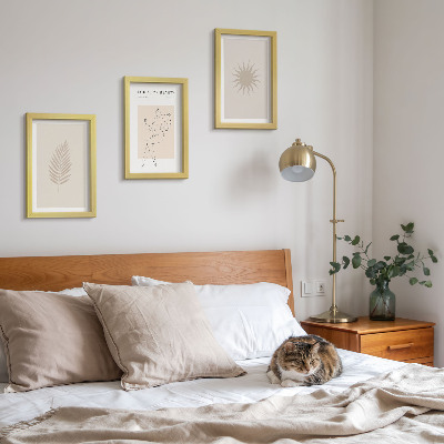 Gallery wall Een verzameling minimalistische vormen en natuurlijke figuren.