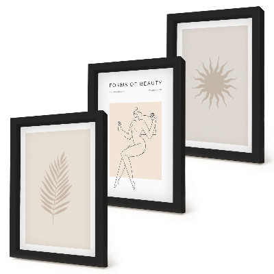 Gallery wall Een verzameling minimalistische vormen en natuurlijke figuren.
