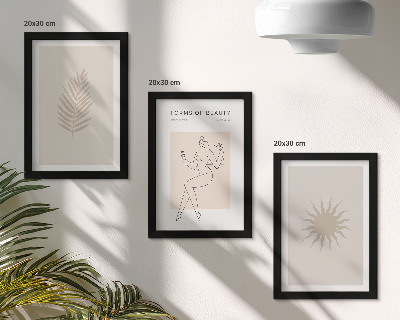 Gallery wall Een verzameling minimalistische vormen en natuurlijke figuren.