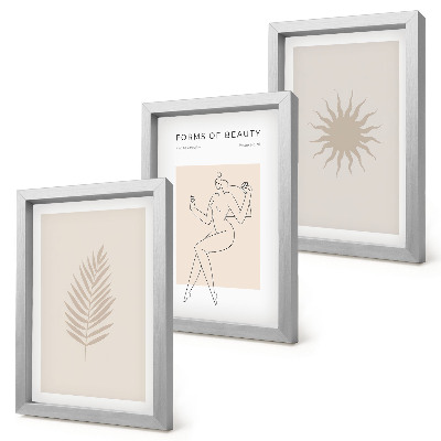 Gallery wall Een verzameling minimalistische vormen en natuurlijke figuren.