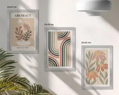 Gallery wall met abstracte planten en patronen in pastelkleuren