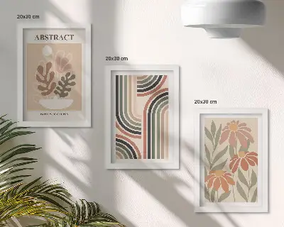 Gallery wall met abstracte planten en patronen in pastelkleuren