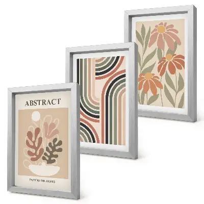 Gallery wall met abstracte planten en patronen in pastelkleuren