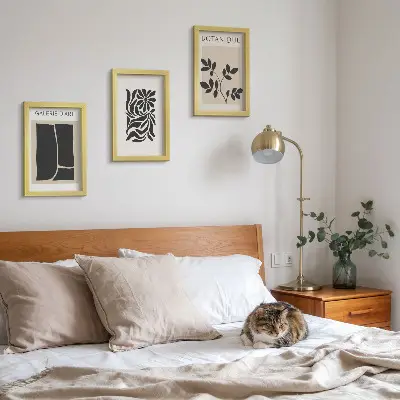 Set van ingelijste schilderijen met abstracte plantpatronen en geometrische vormen