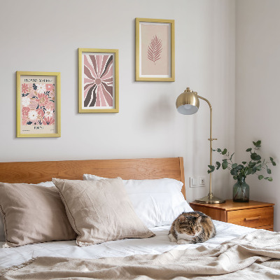 Gallery wall Bloemmotieven met bladeren en geometrische vormen.
