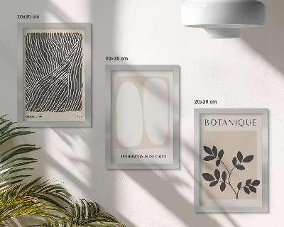 Gallery wall Bloemenpatronen en minimalistische lijnen in neutrale kleuren.