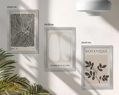 Gallerijmuur met bloemenpatronen en minimalistische lijnen in neutrale kleuren