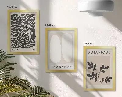 Gallerijmuur met bloemenpatronen en minimalistische lijnen in neutrale kleuren