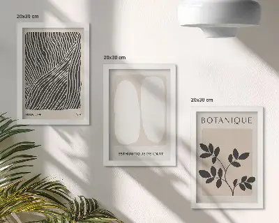 Gallerijmuur met bloemenpatronen en minimalistische lijnen in neutrale kleuren