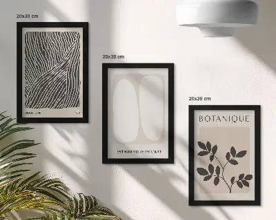 Gallerijmuur met bloemenpatronen en minimalistische lijnen in neutrale kleuren