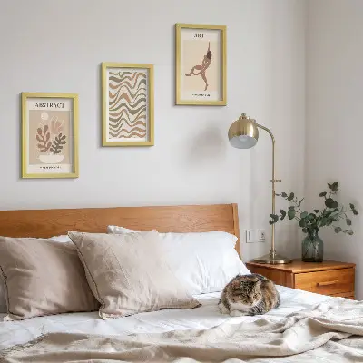 Gallery wall met abstracte Matisse vormen en patronen in boho stijl