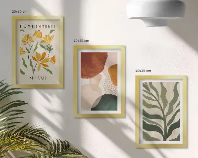 Gallery wall met bloemmotieven, abstracte vormen en bladeren
