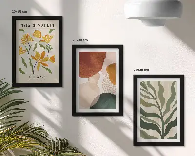 Gallery wall met bloemmotieven, abstracte vormen en bladeren