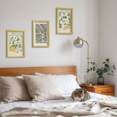 Set van ingelijste schilderijen met abstracte bloemmotieven en lijnen uit Londen en Dublin
