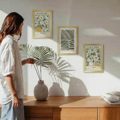 Set van ingelijste schilderijen met abstracte bloemmotieven en lijnen uit Londen en Dublin