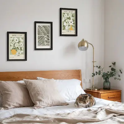 Set van ingelijste schilderijen met abstracte bloemmotieven en lijnen uit Londen en Dublin